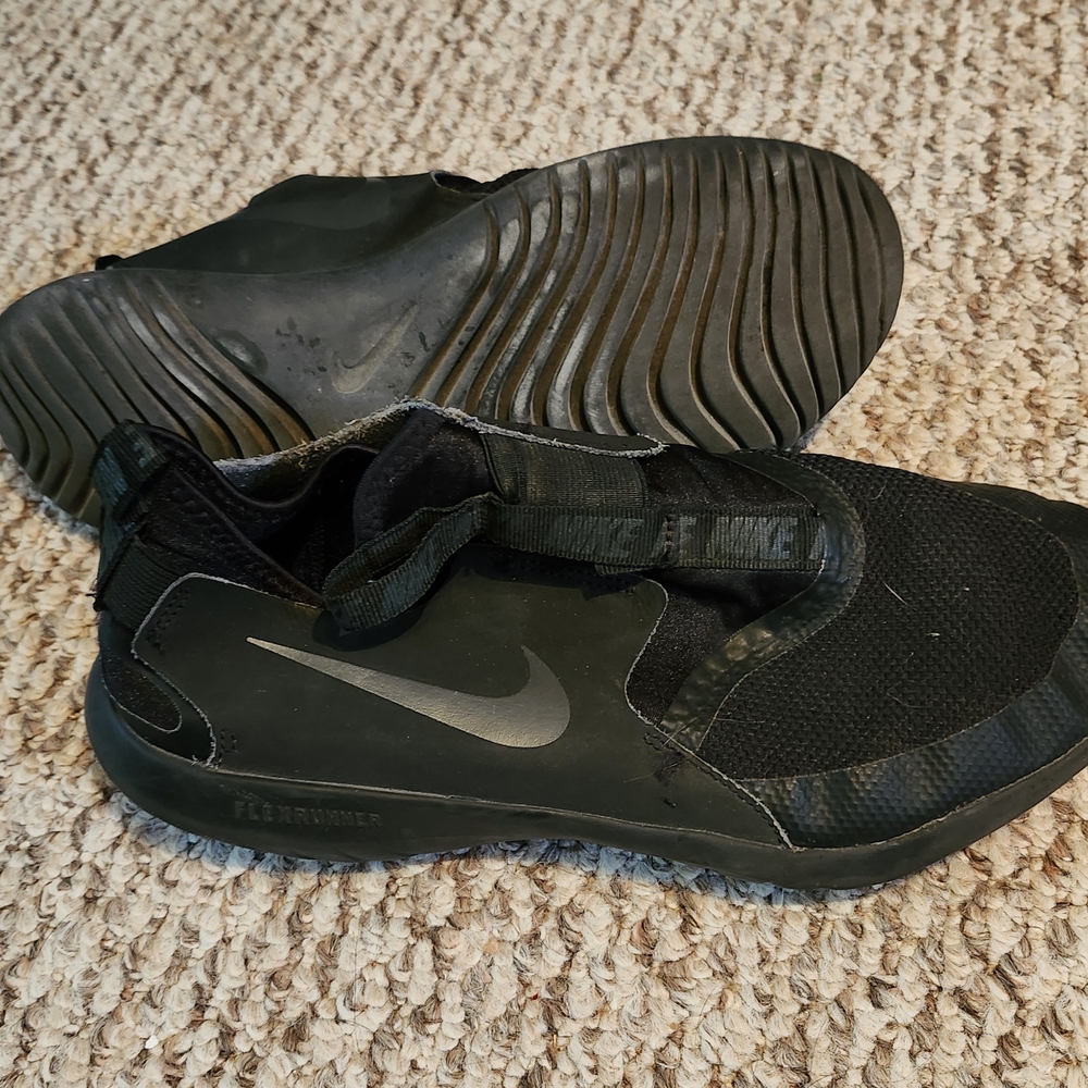 Nike Boys Black and Gray Athletic Slip On Shoes